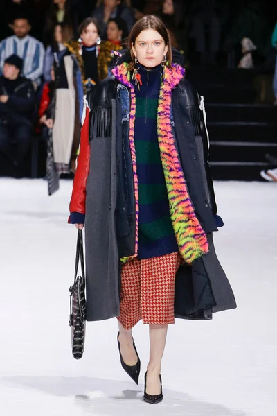 Look 60